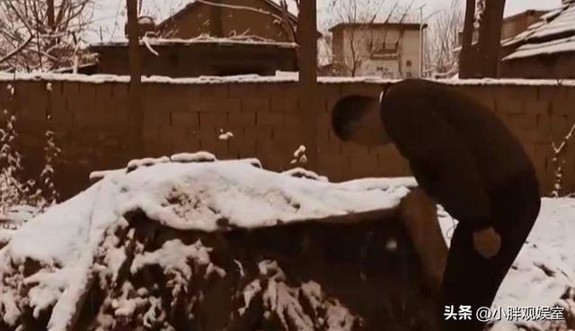 山东小伙捡破烂为生,无意发现酒瓶里的商机,如今1年净赚2个亿赚钱商机项目大全插图1 山东小伙捡破烂为生,无意发现酒瓶里的商机,如今1年净赚2个亿赚钱商机项目大全插图1